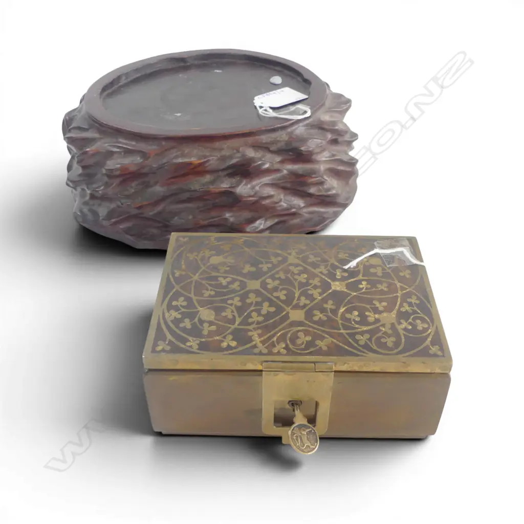 SMALL BRASS LINED BOX L130MM & ORIENTAL WOOD STAND DIA210MM Image 1++