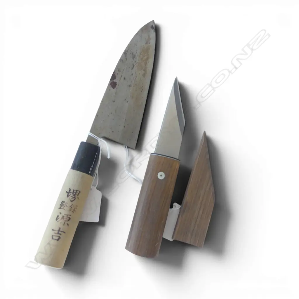 2 QUALITY JAPANESE CHEF'S KNIVES 'Deba' L.285mm & 'Kiridashi'. Carbon steel signed blades. Wood handles. Image 1++