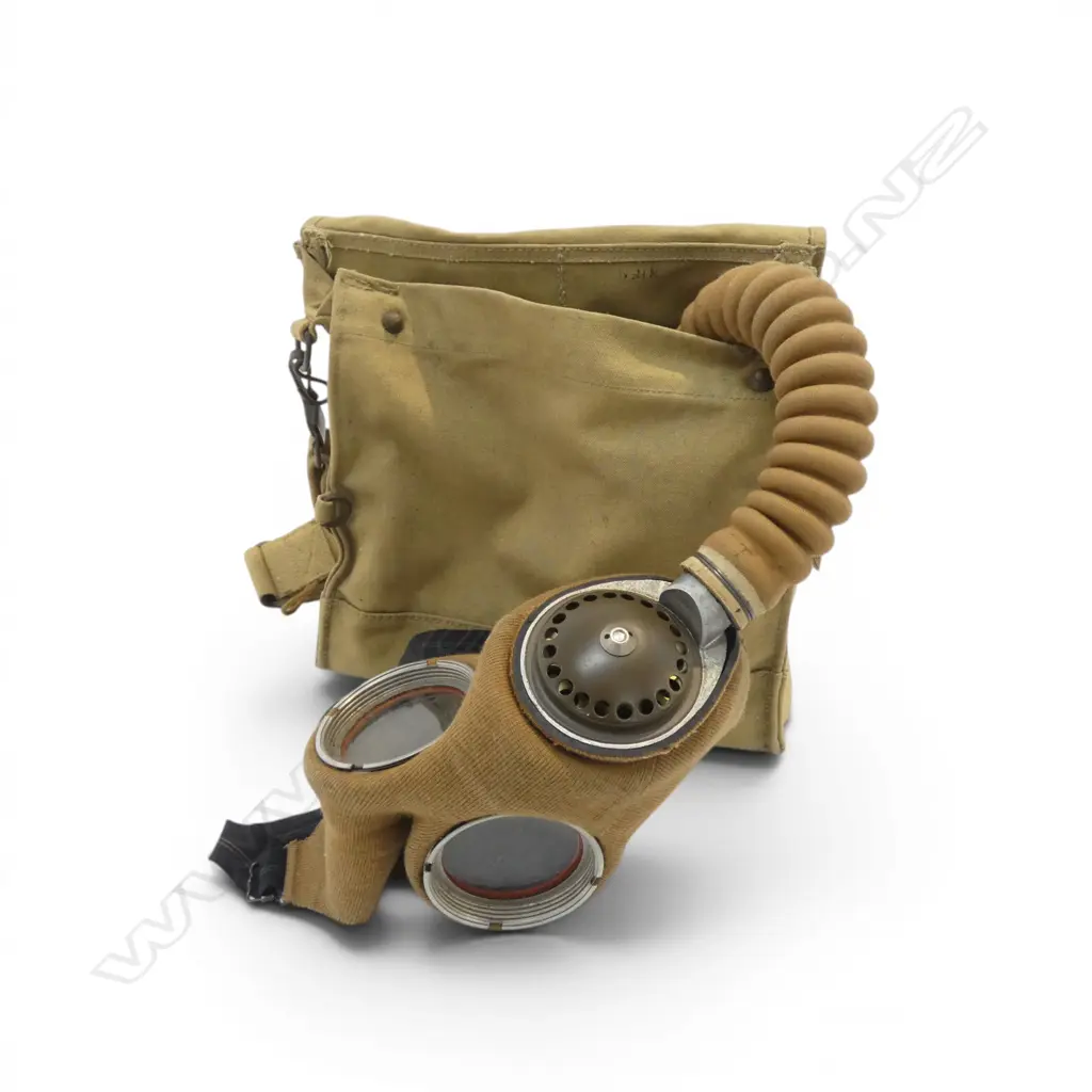 WWII GAS MASK IN ORIGINAL fitted CANVAS BAG 'No.4 /Mk III. Kaufman 2/42' includes tin with eye piece clothe Image 1++