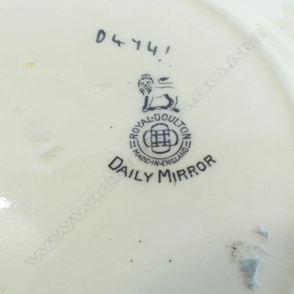 2 PCS ROYAL DOULTON 'DAILY MIRROR' 'PIP, SQUEAK & WILFRED' COMIC STRIP SERIES, H.80/Dia.160mm Image 1++