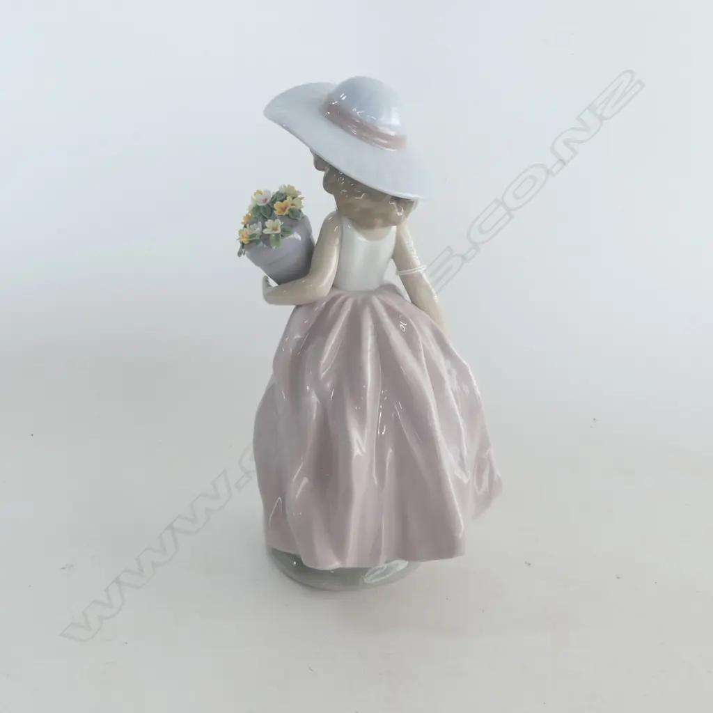 LLADRO FIGURINE FLOWER GIRL H240MM Image 1++