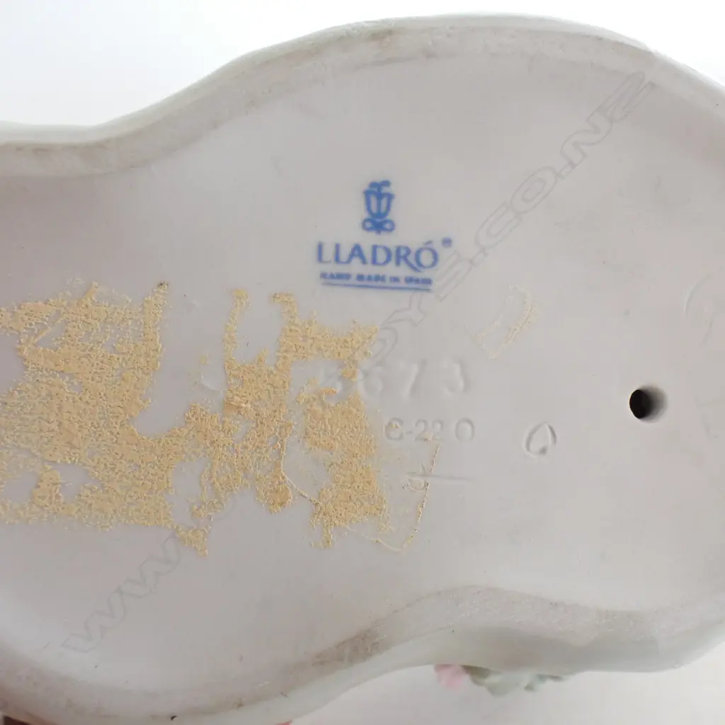LLADRO FIGURINE FAWN & BUTTERFLY small chip to leaf L.140mm Image 1++
