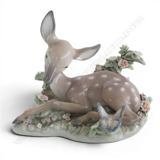 LLADRO FIGURINE FAWN & BUTTERFLY small chip to leaf L.140mm