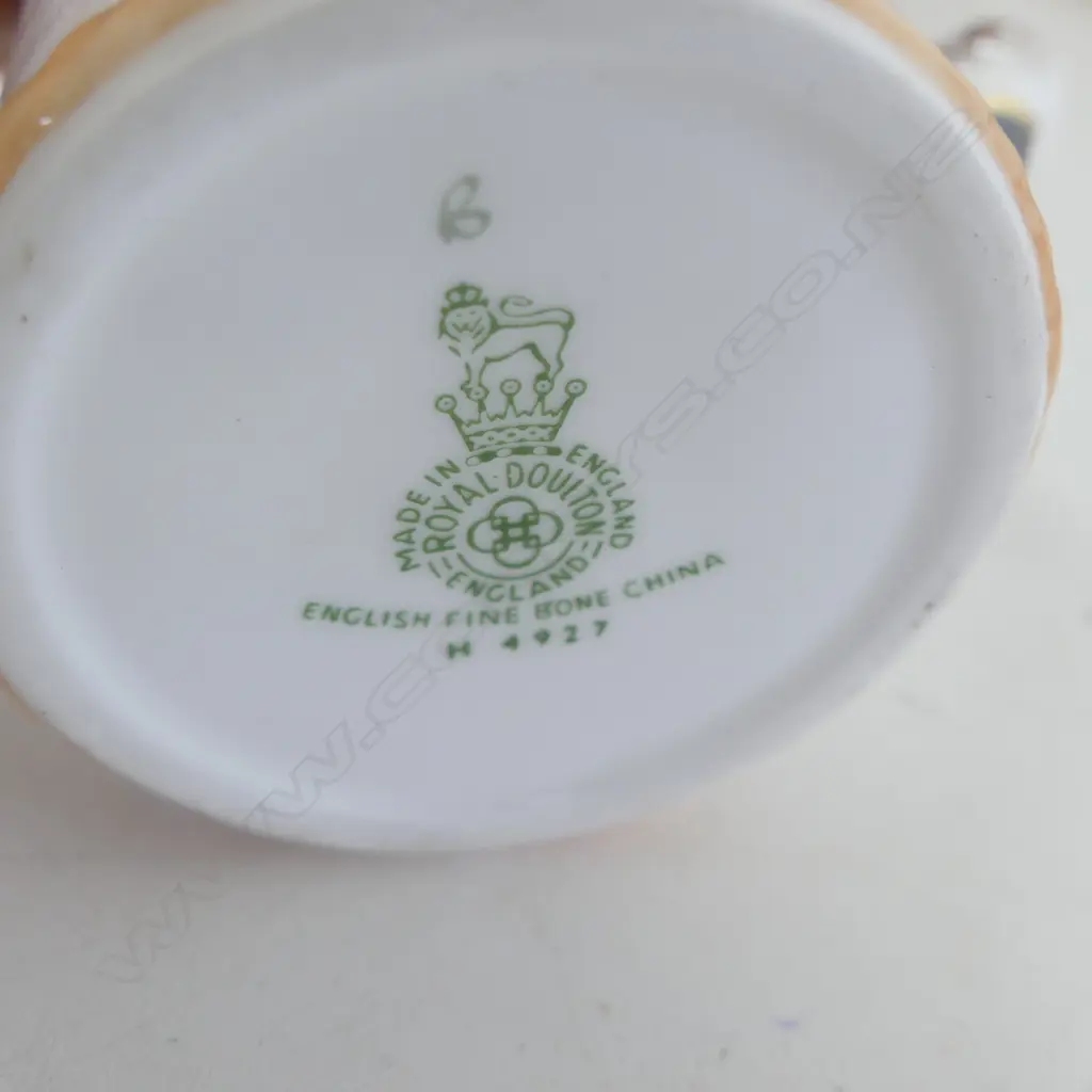 ASST. ROYAL DOULTON FOX PAT. CHINA; 3 DEMITASSE CANS w. SAUCERS, SUGAR & JUG H.115mm Image 1++