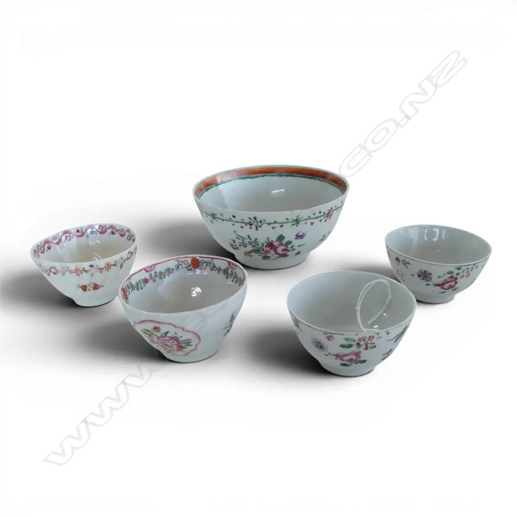 FOUR ANTIQUE NEW HALL PORCELAIN TEA BOWLS faulted (26/29) & LARGE SUGAR BOWL (faulted) Image 1++