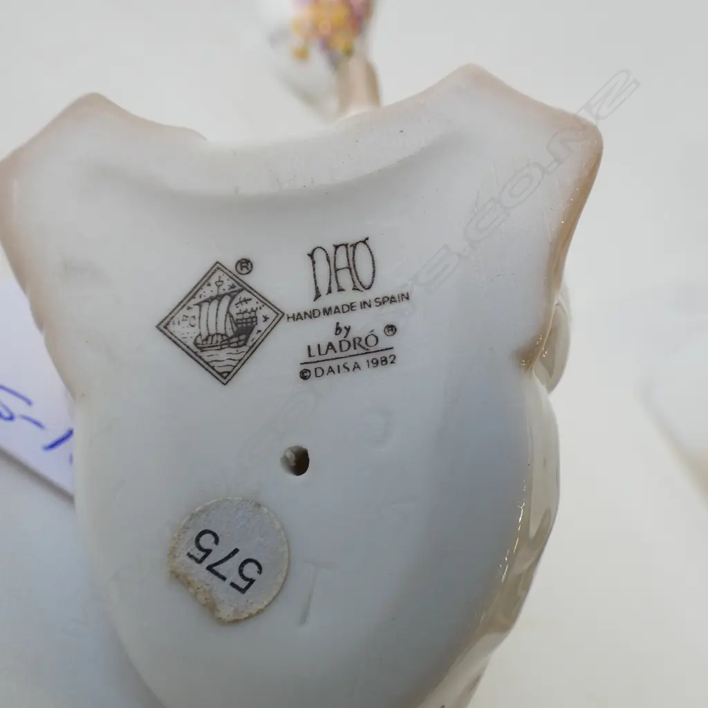 2 NAO DUCKLING FIGURES + 2 PCES ROYAL CROWN DERBY Image 1++