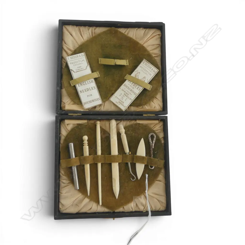 BLACK CASED PART SEWING KIT Image 1++