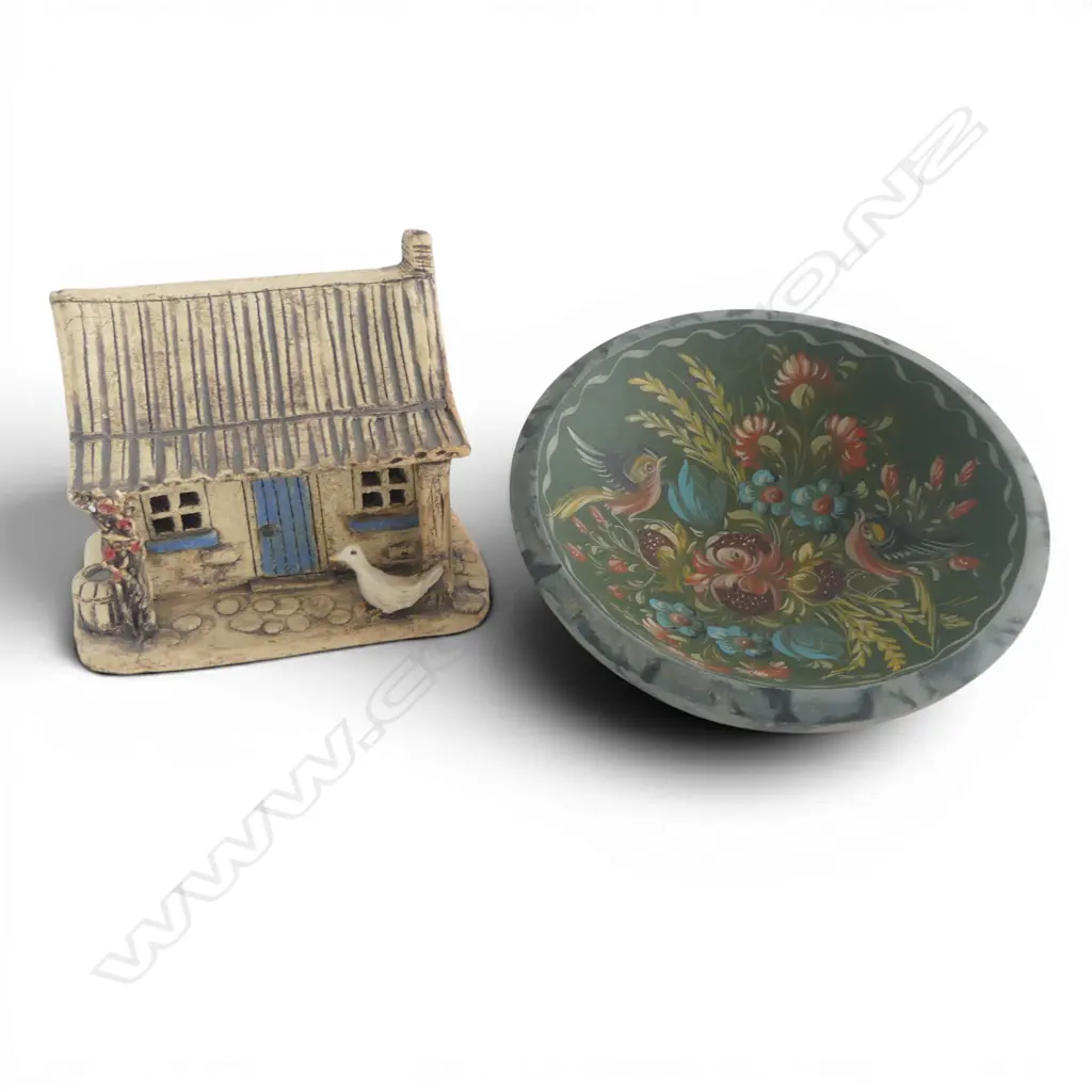 POTTERY COTTAGE HOUSE H110MM & FLORAL PAINTED WOODEN BOWL DIA160MM Image 1++
