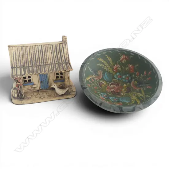 POTTERY COTTAGE HOUSE H110MM & FLORAL PAINTED WOODEN BOWL DIA160MM