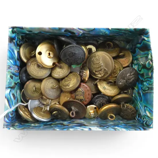 47 VINTAGE MILITARY BUTTONS, NEW ZEALAND AND ENGLISH PLUS BREWERY & LIVERY BUTTONS