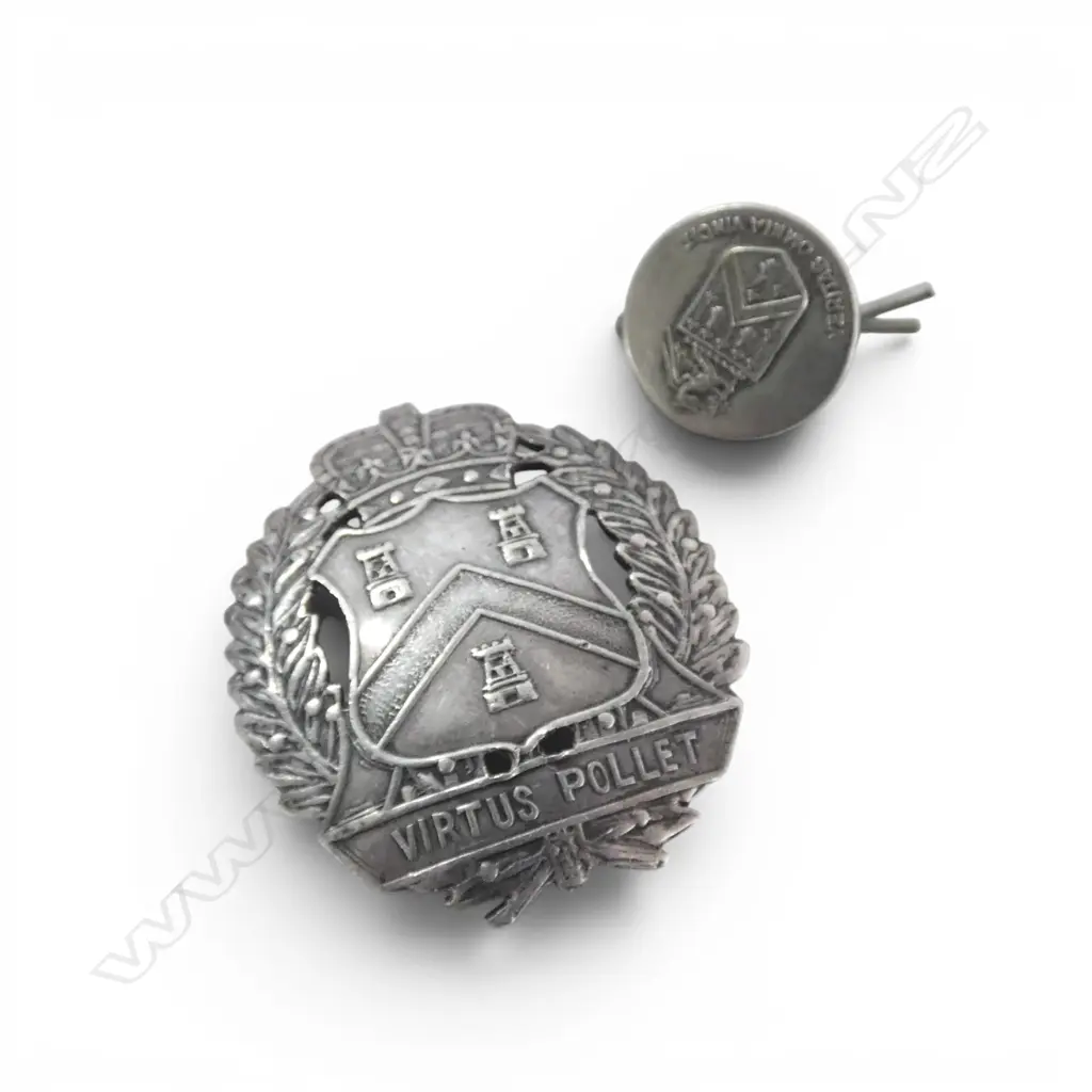 ANTON TUETENBERG KINGS COLLEGE STERLING SILVER CAP BADGE AND BUTTON 8gms Image 1++