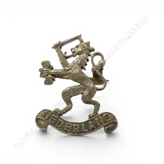 THE DANISH RESISTANCE MOVEMENT BOOK 1970 & WW1 DUTCH ARMY IN EXILE BADGE