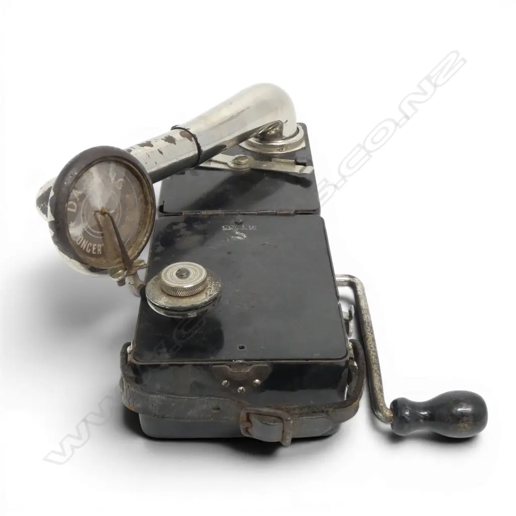 1920’S ‘COLIBRI’ PORTABLE GRAMOPHONE IN BOX CAMERA FORM FOLDING CASE, L.250MM Image 1++
