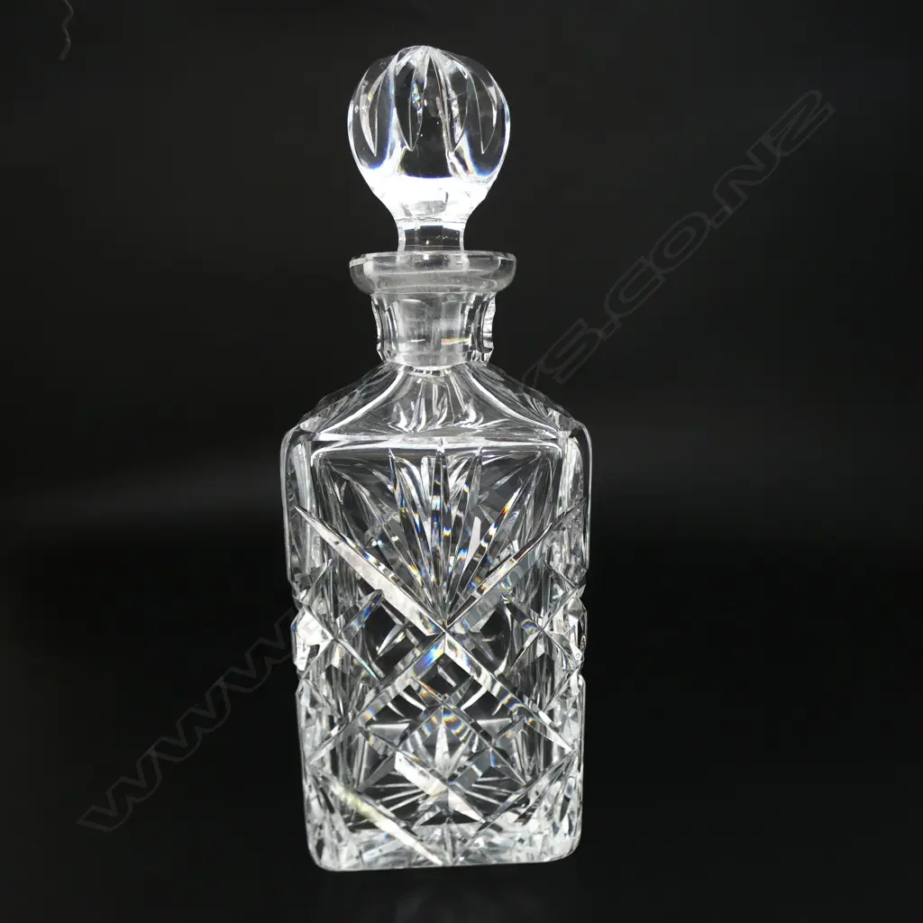 HEAVY VINTAGE CUT CRYSTAL SQUARE WHISKY DECANTER, H.250MM  Image 1++