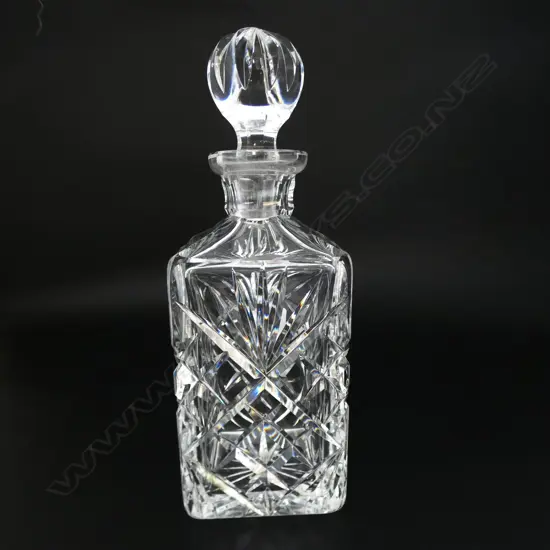 HEAVY VINTAGE CUT CRYSTAL SQUARE WHISKY DECANTER, H.250MM 