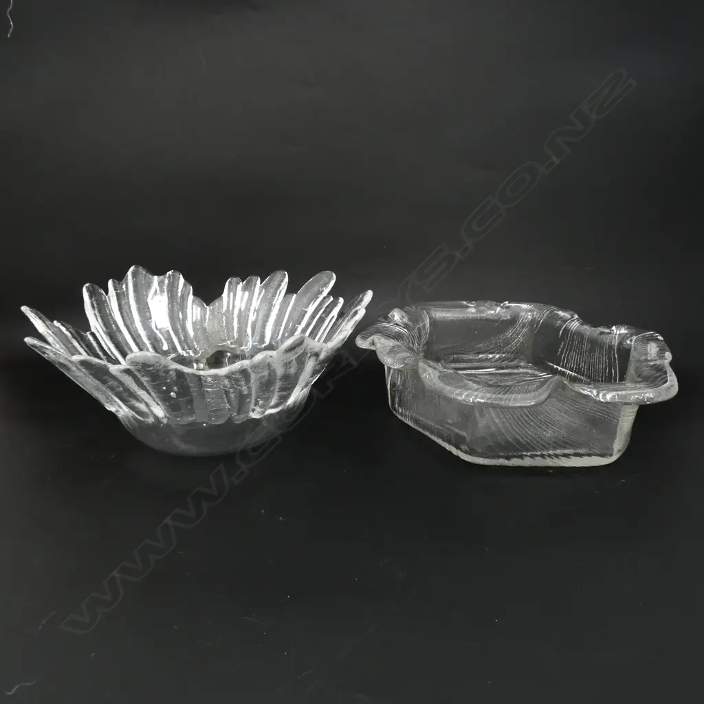 TWO MID-CENTURY SWEDISH ABSTRACT SERVING BOWLS SJOGEN LINDSHAMMER ETC, D.280MM D.290MM Image 1++