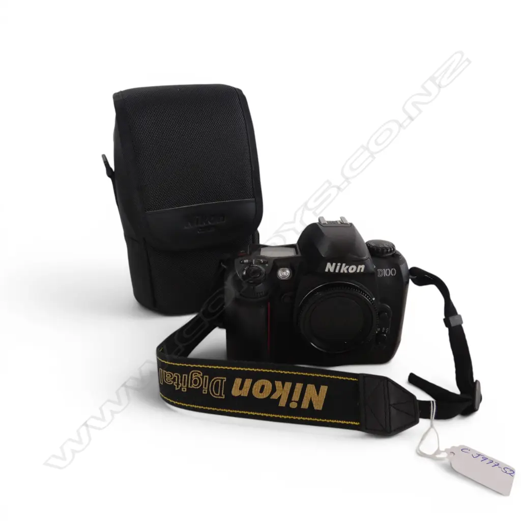 VINTAGE NIKON D100 SLR DIGITAL CAMERA Image 1++