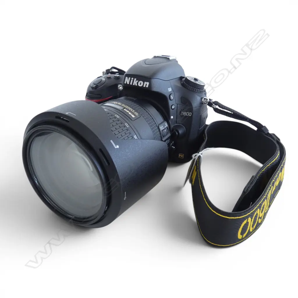 NIKON DIGITAL CAMERA D600 w 2 Nikon AF-S NIKKOR lenses: 28-300mm & 14-24mm. In soft case Image 1++