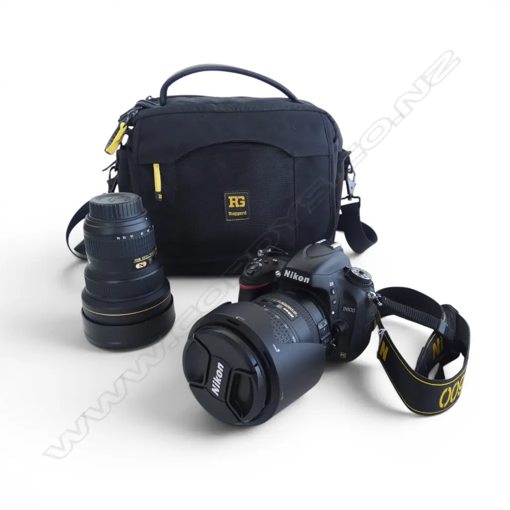 NIKON DIGITAL CAMERA D600 w 2 Nikon AF-S NIKKOR lenses: 28-300mm & 14-24mm. In soft case Image 1++