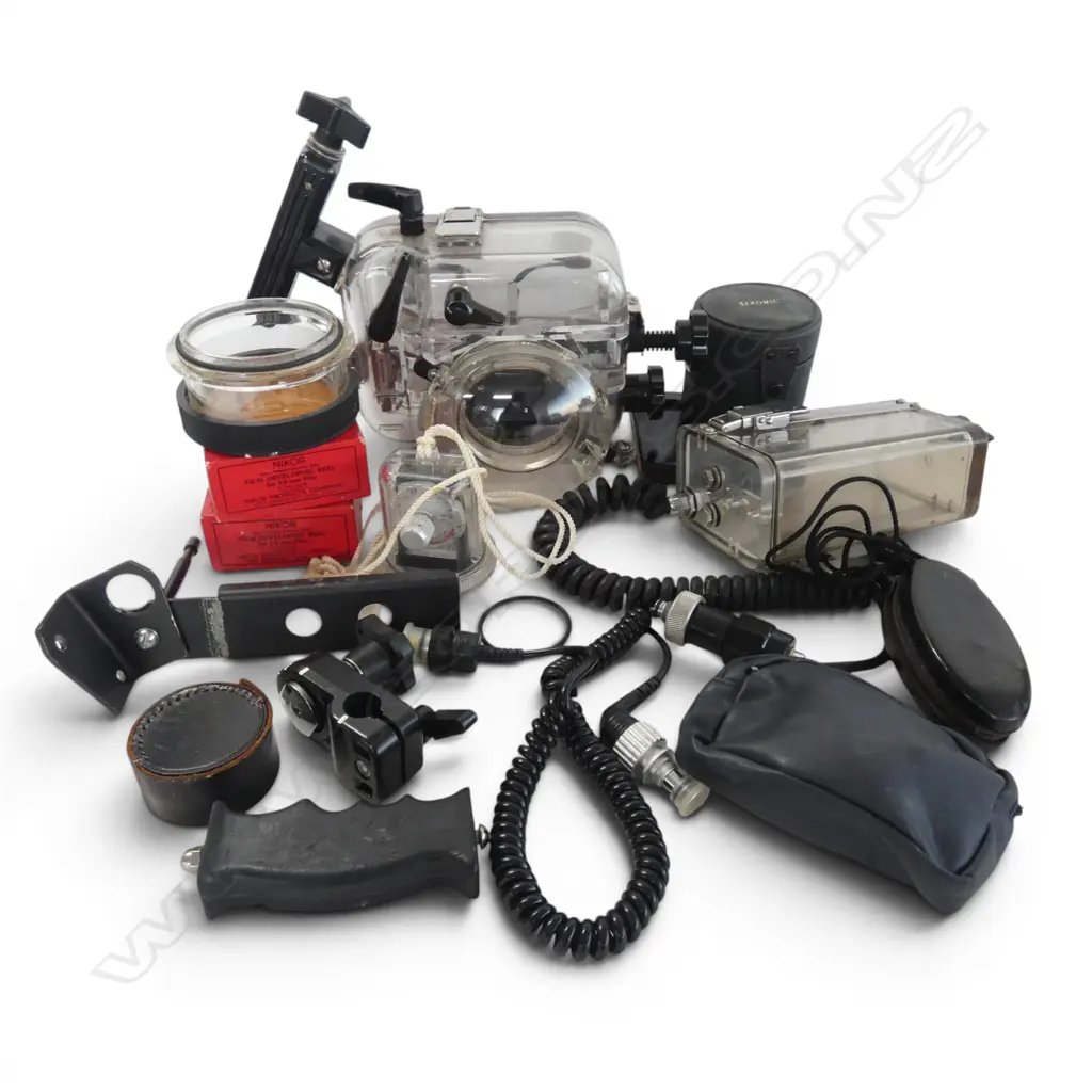 'VINTAGE IKELITE SLR CASE '300ft' UNDERWATER CAMERA CASE + LIGHT METER & various accessories  Image 1++
