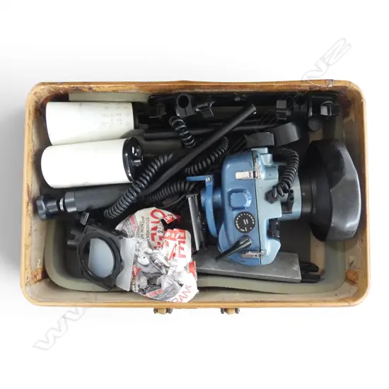 NIKON T-300 UNDERWATER CAMERA HOUSING 'TUSSEY UNDERWATER SYSTEMS' T-300 & PR 'MCD MODULAR LIGHTS with mounts etc