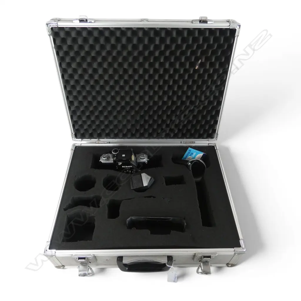 VINTAGE NIKON F SLR CAMERA w Photomic FTN viewfinder w accessories in aluminium case Image 1++