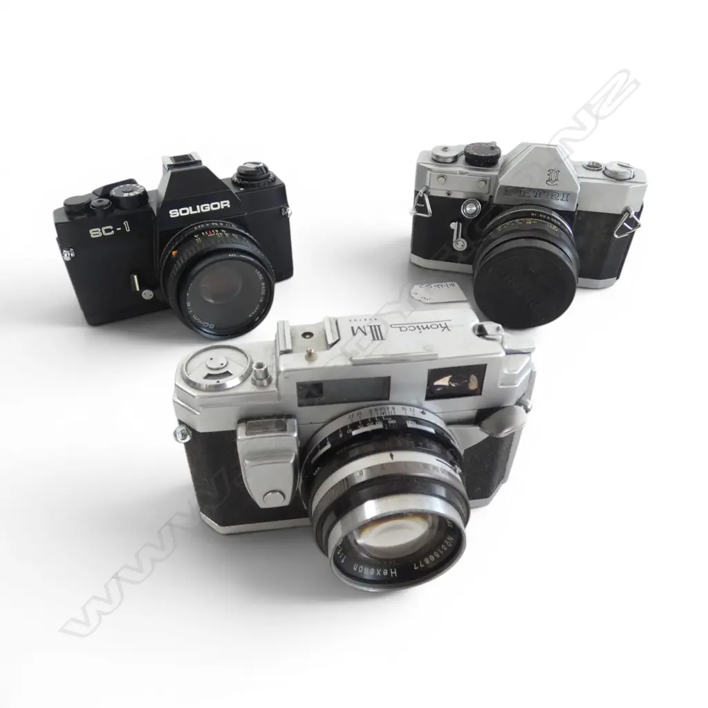 3 VINTAGE CAMERAS; SOLIGOR SC-1, KONICA IIIM, PETRI VI Image 1++