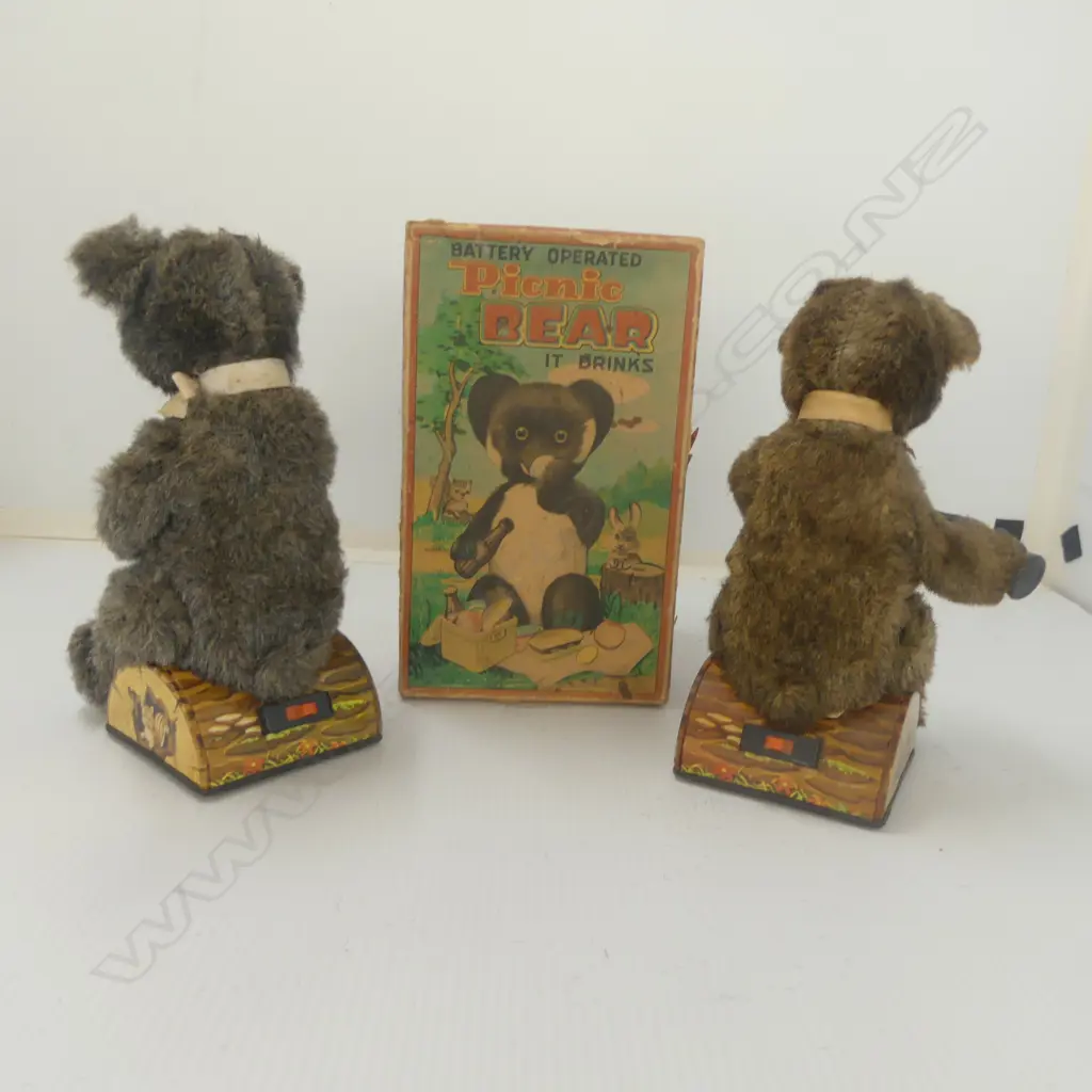 2 VINTAGE MECHANICAL TOY DRINKING BEARS, 1 w BOX, H.240/220mm Image 1++