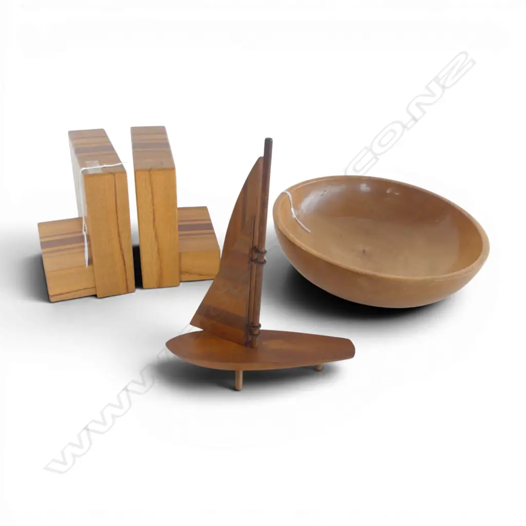 TURNED WOOD BOWL, WOODEN YACHT & PR BOOKENDS Dia.250mm Image 1++