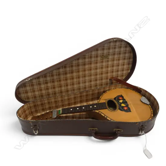 VINTAGE ITALIAN 'CARLO RICORDO' MANDOLIN, NO STRINGS, CASED L.660mm