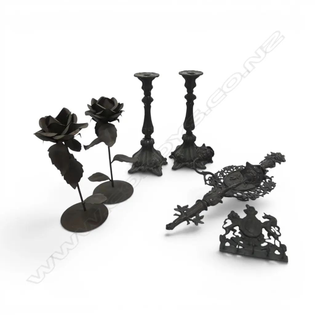 6 METAL PCES; 2 PRS CANDLESTICKS H.325mm, KEY HOLDER, SCONCE H.610mm Image 1++