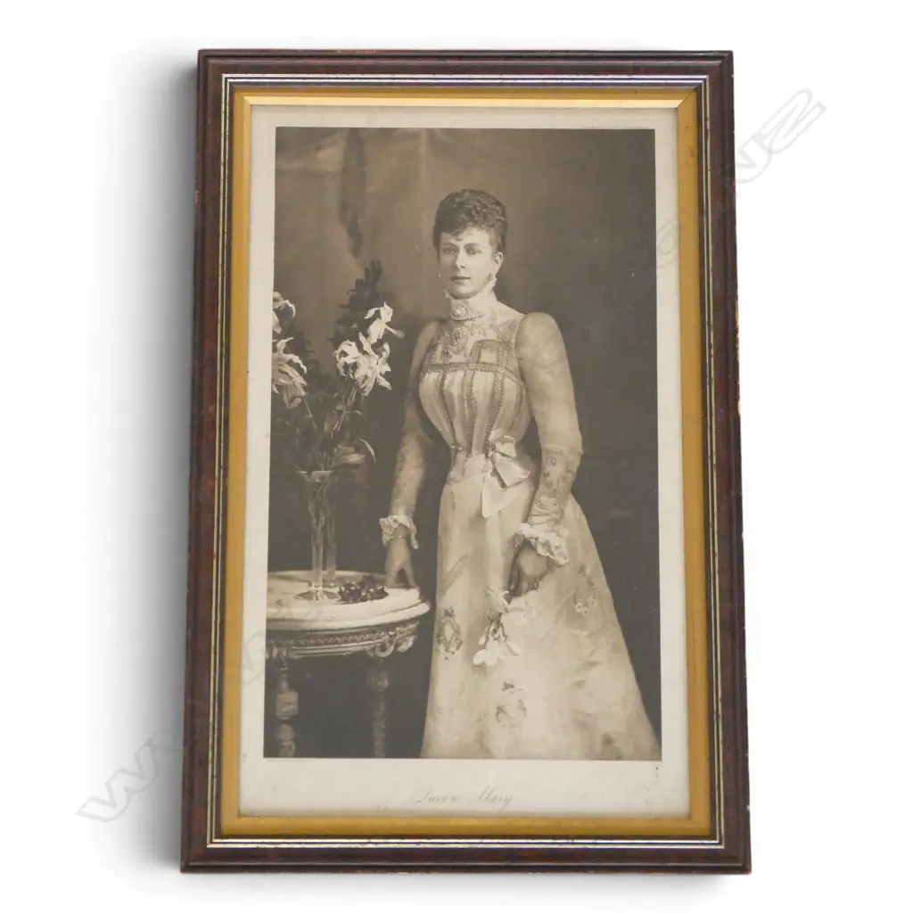 PORTRAIT PRINT OF QUEEN MARY 565x340mm Image 1++