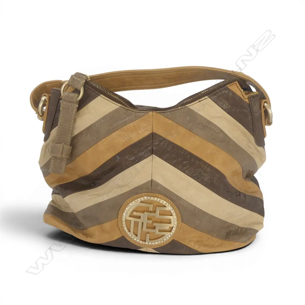 GUESS HAND BAG W.430mm Image 1++
