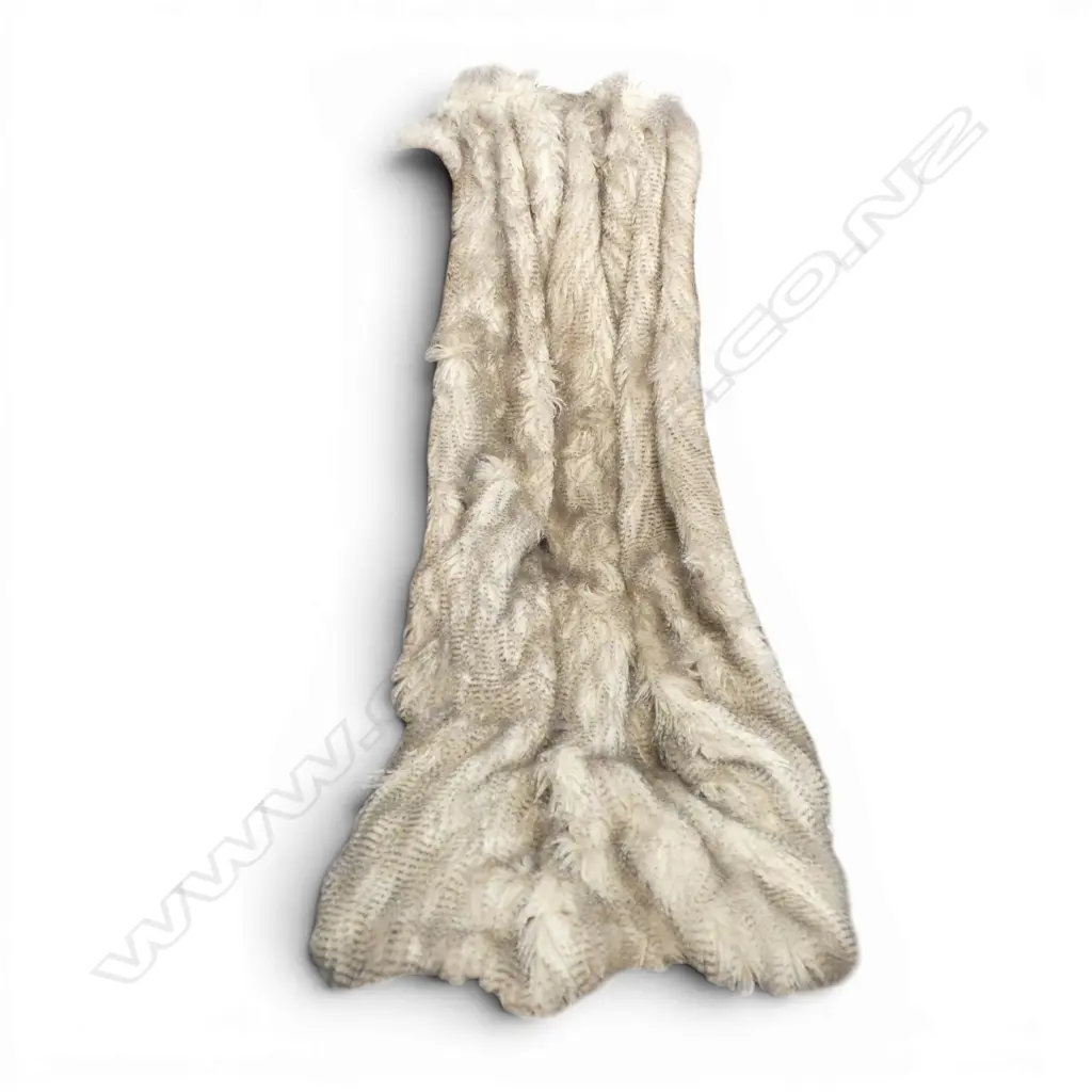 FAUX SHAG THROW  Image 1++