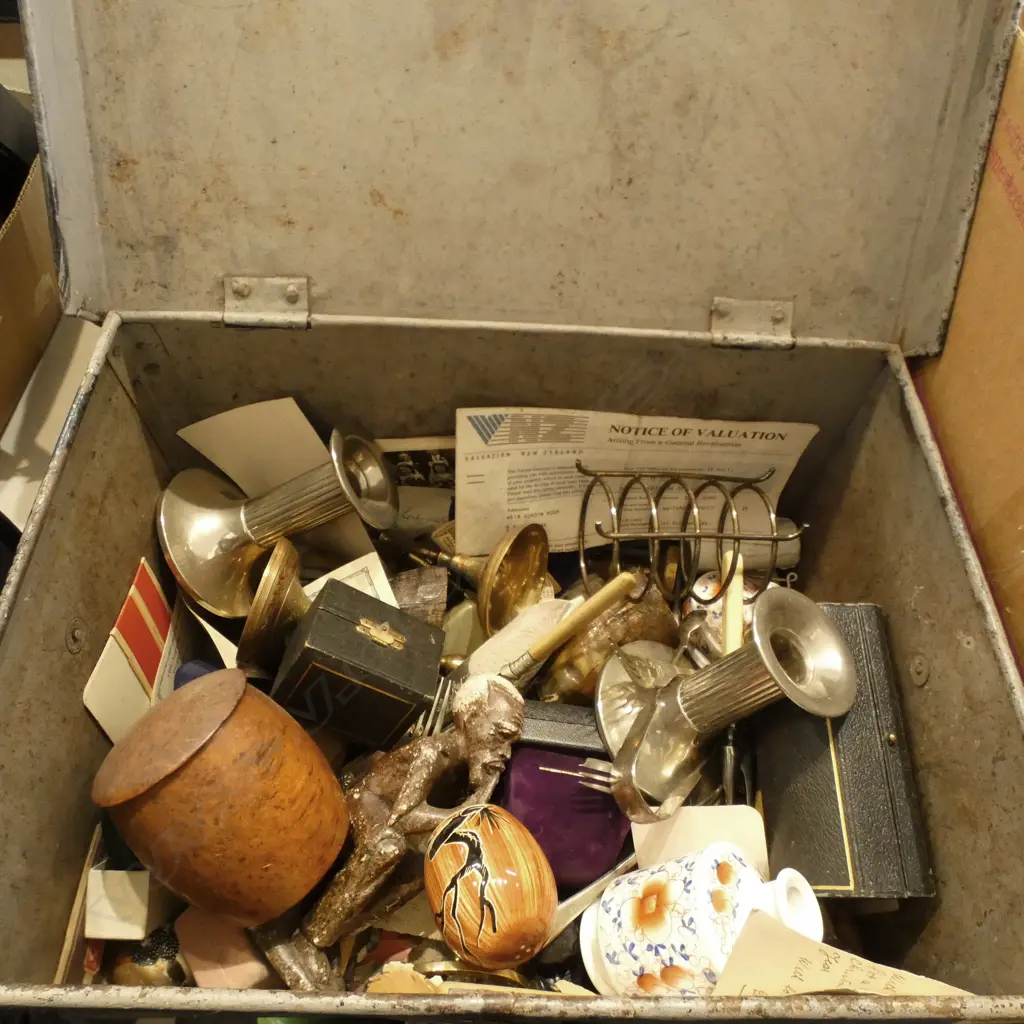 METAL BOX W.425mm + ASST. COLLECTABLES Image 1++