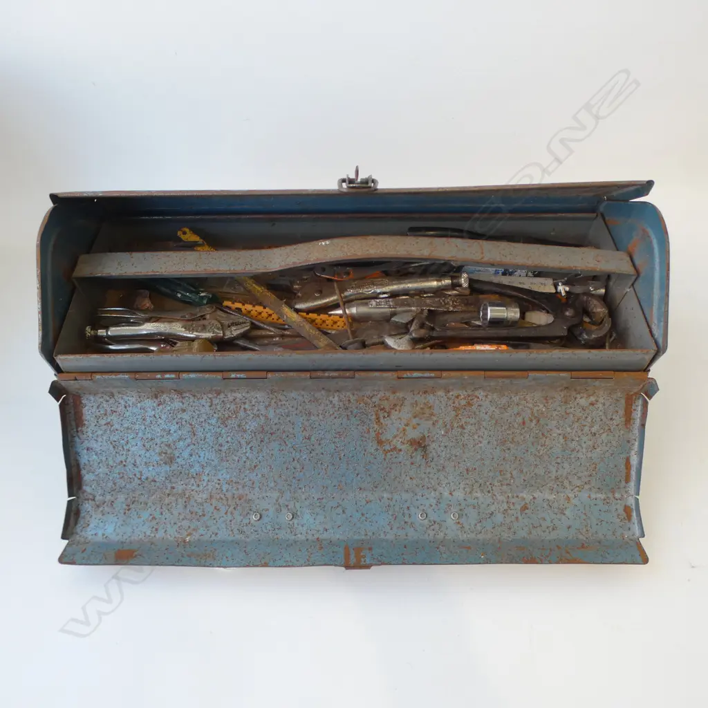 VINTAGE TOOLBOX w. ASST. TOOLS etc Image 1++