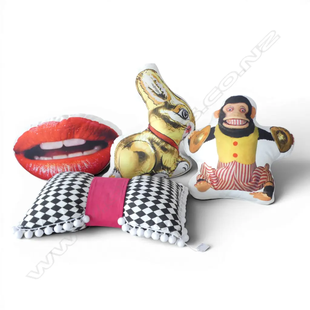 4 NOVELTY CUSHIONS; LINDT BUNNY, LIPS, MONKEY, BOW W.450mm Image 1++