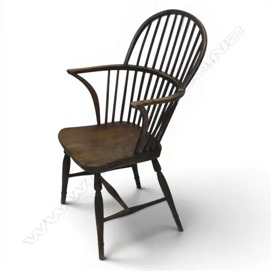 ANTIQUE WINDSOR CHAIR
