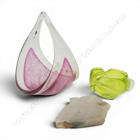 2 PCES ART GLASS H.210mm + QUARTZ PIECE L.135mm