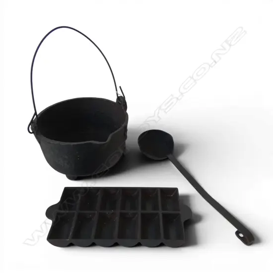 3 PCES CAST IRON; COULDRON, LADLE, GEM IRON W.305mm