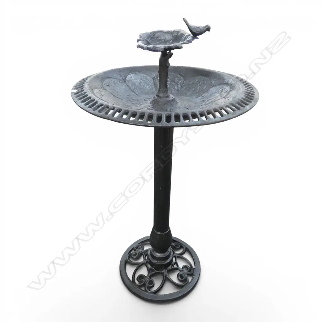 CAST IRON BIRD BATH H.810mm Image 1++