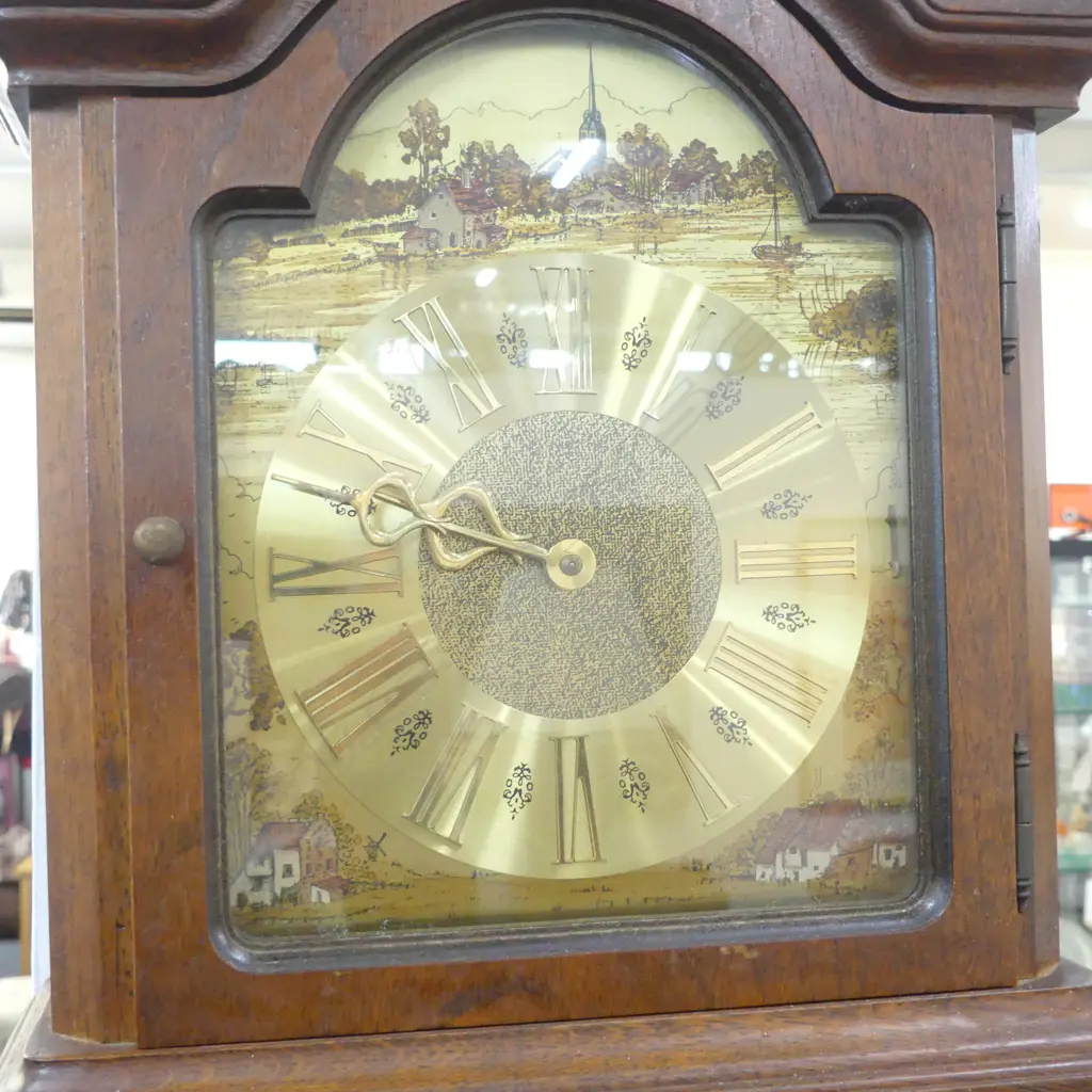 OAK FRAMED ANTIQUE STYLE WALL CLOCK Image 1++