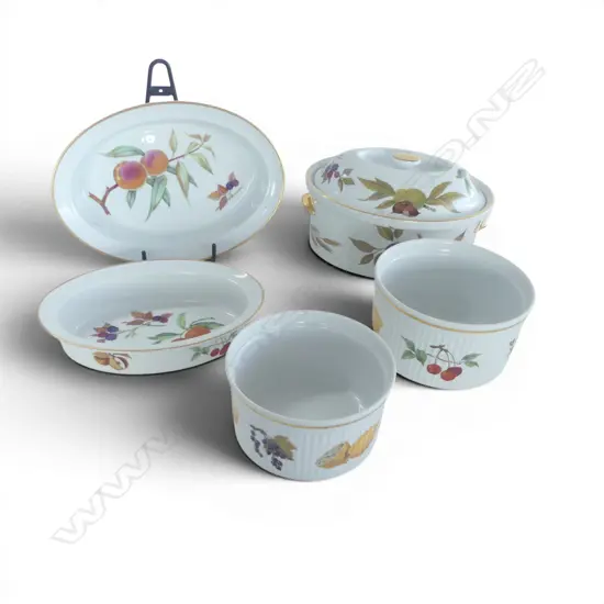 5 PCES ROYAL WORCESTER EVESHAM DINNER CHINA