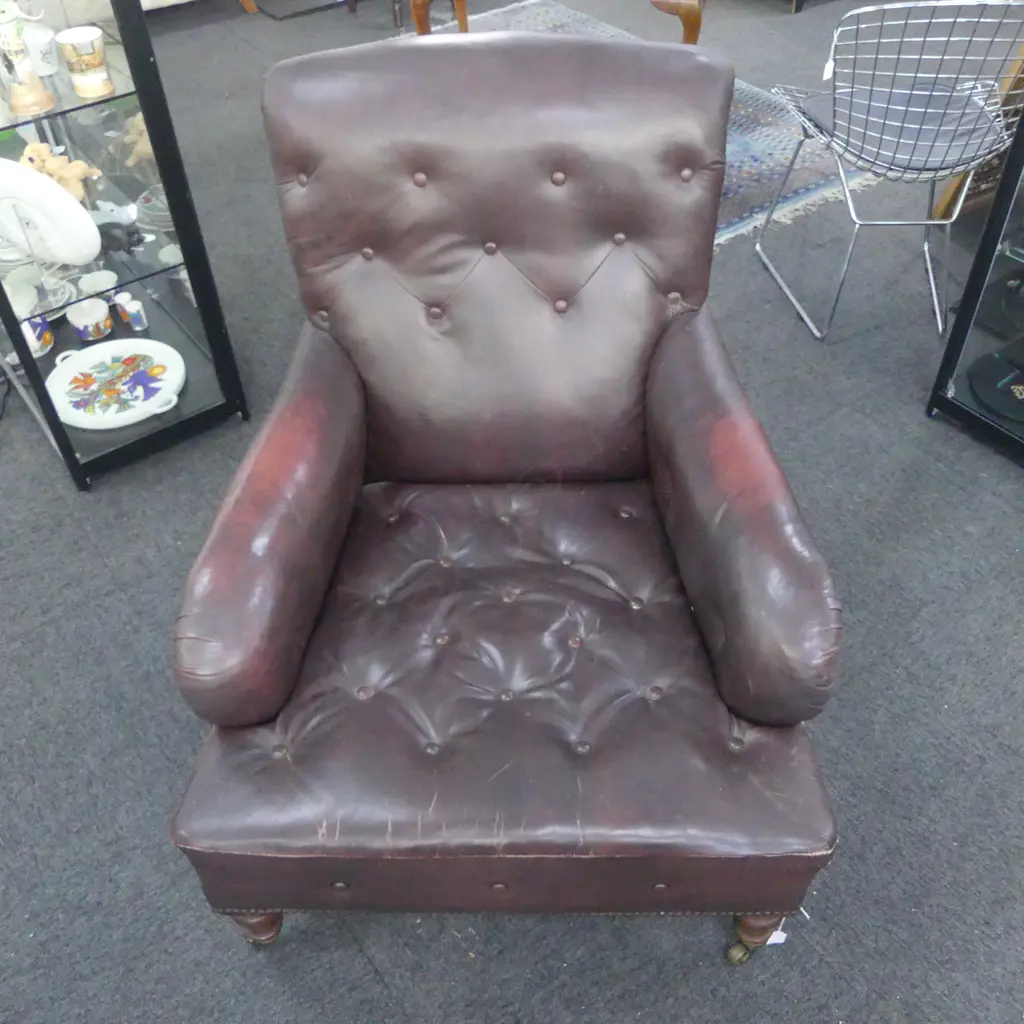 ANTIQUE LEATHER? CLUB CHAIR Image 1++