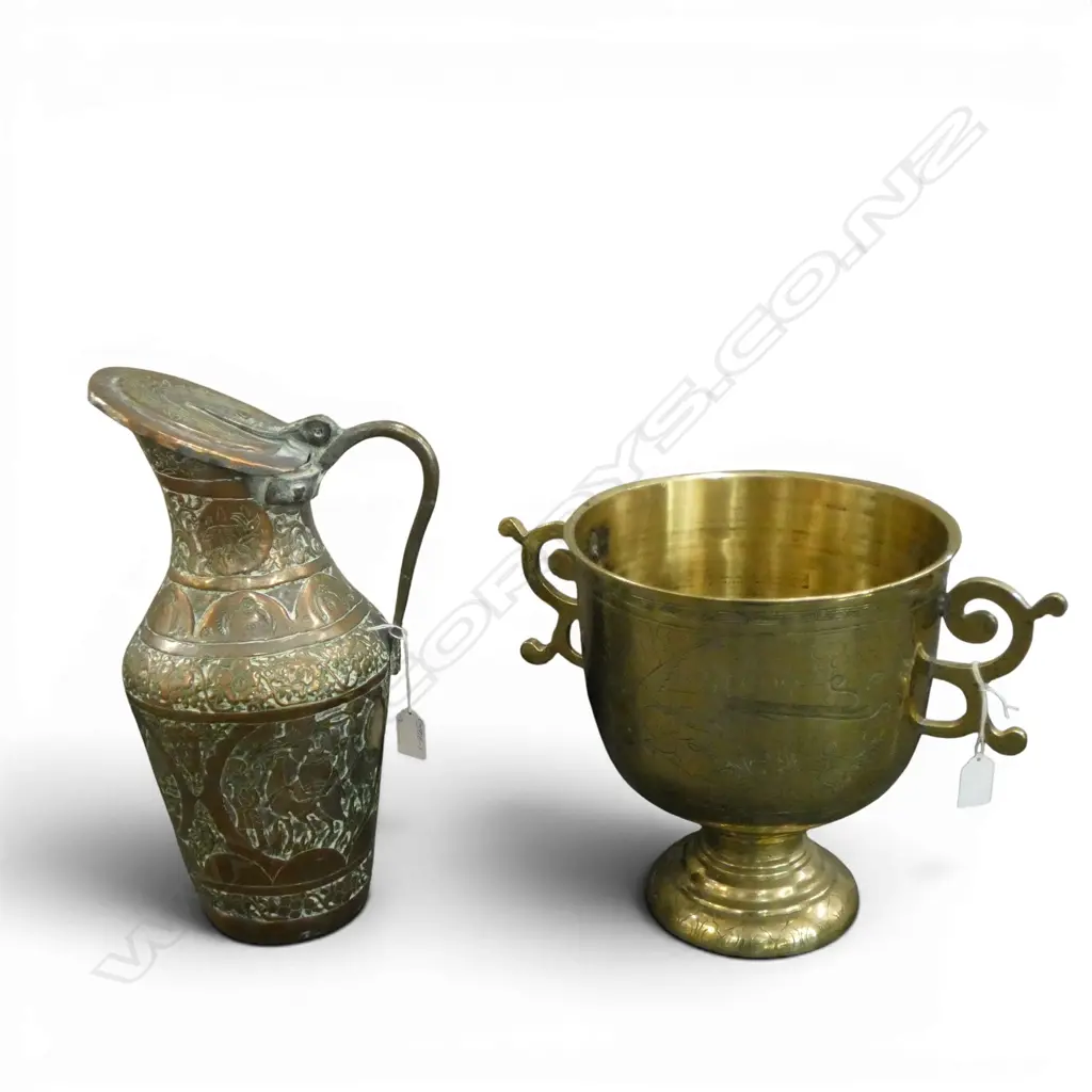 COPPER JUG & LG BRASS TROPHY CUP H.275mm Image 1++