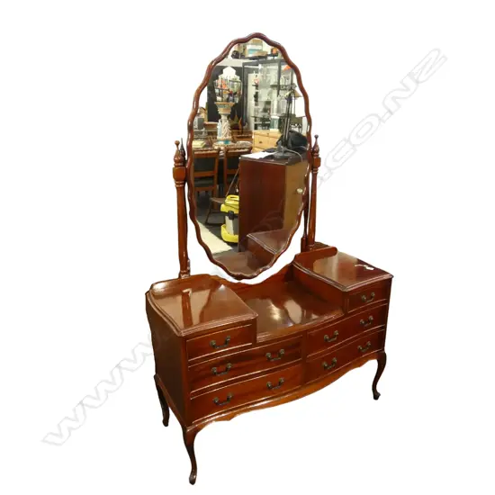 QUEEN ANNE MAHOGANY DRESSING TABLE with swing mirror