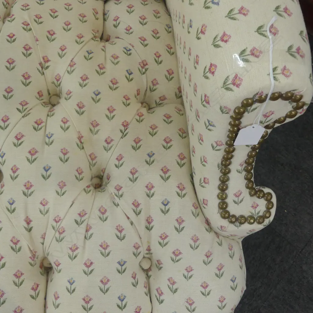 BUTTONED LOVESEAT SOFA 1350x600x950mm Image 1++