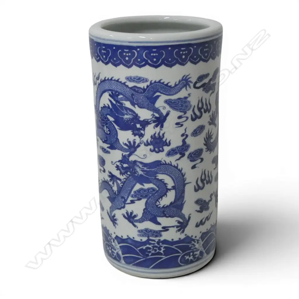 CHINESE B/W UMBRELLA POT H.420mm Image 1++
