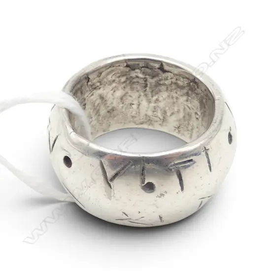 HEAVY S/SILVER RING TESTING 56% 22.3GMS SIZE P/Q