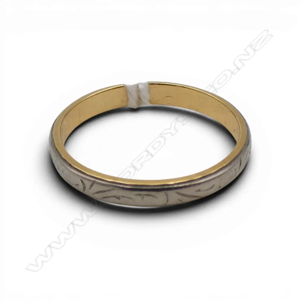 18ct TWO TONE GOLD WEDDER 2.05gms SIZE L Image 1++